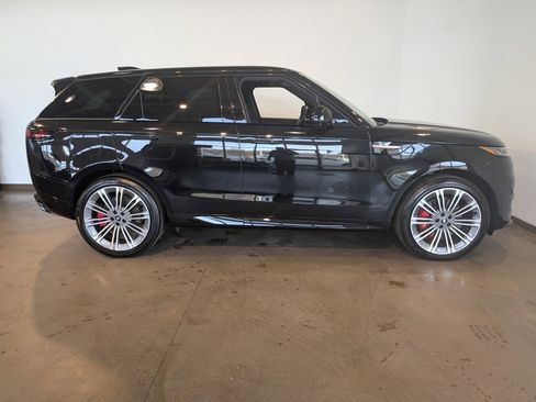 Used 2025 Land Rover Range Rover Sport Dynamic SE image 6
