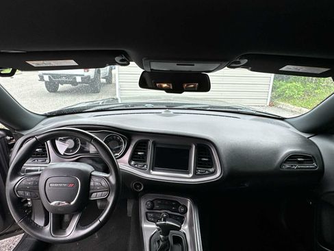 Used 2023 Dodge Challenger SXT RWD image 14