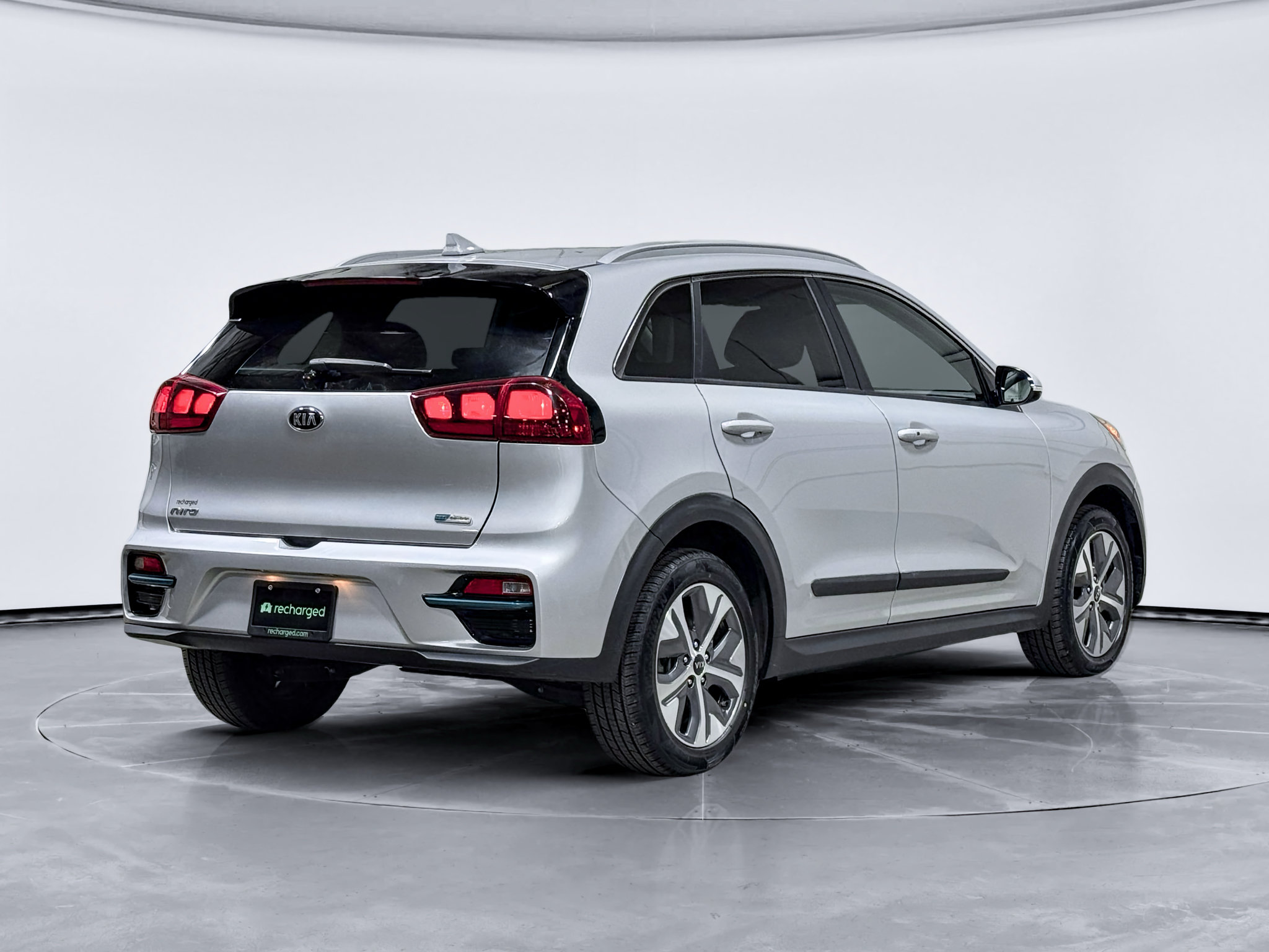 Used 2019 Kia Niro EX w/ Cold Weather Package 2.0 FWD image 3