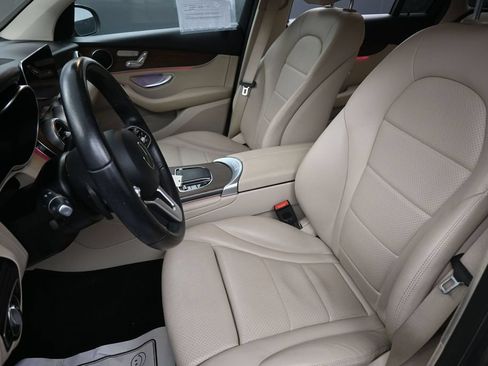 Used 2022 Mercedes-Benz GLC 300 w/ Premium Package Lite image 29