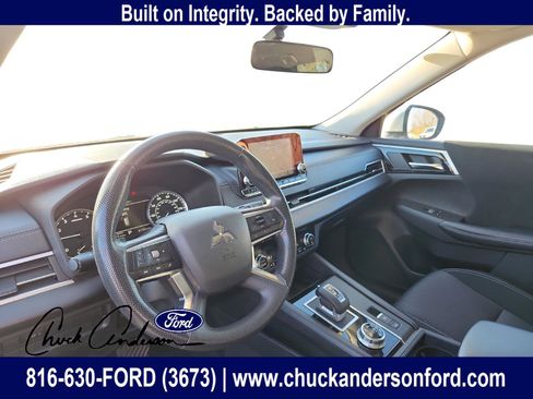 Used 2022 Mitsubishi Outlander ES image 9