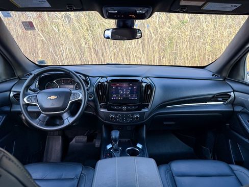 Used 2023 Chevrolet Traverse LT image 24
