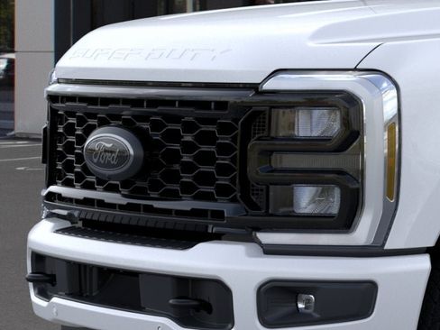 New 2026 Ford F250 Lariat w/ Black Appearance Package AWD/4WD image 17