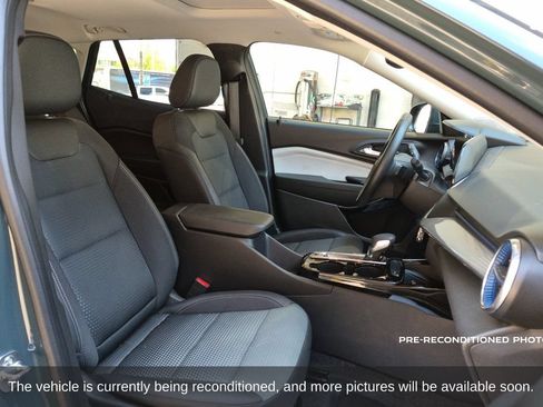 Used 2026 Chevrolet Trax LT w/ Sunroof Package FWD image 13
