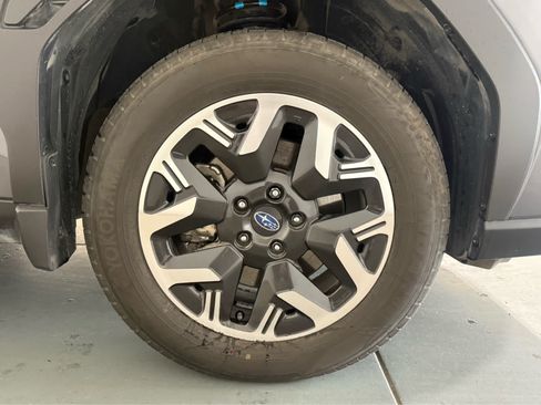 Used 2025 Subaru Forester Premium AWD/4WD image 11