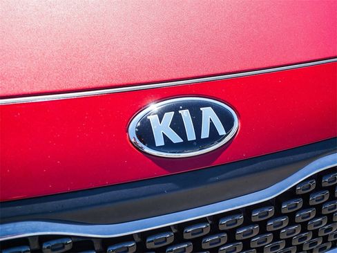 Used 2019 Kia Niro LX image 11