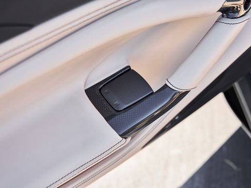 Used 2022 Ferrari F8 Tributo image 36