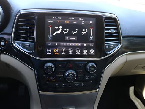Used 2020 Jeep Grand Cherokee Limited RWD image 22
