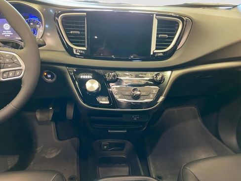 New 2026 Chrysler Voyager LX image 12