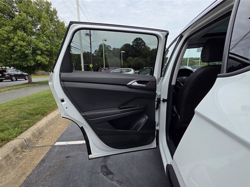 Certified 2025 Volkswagen Taos SE AWD/4WD image 29
