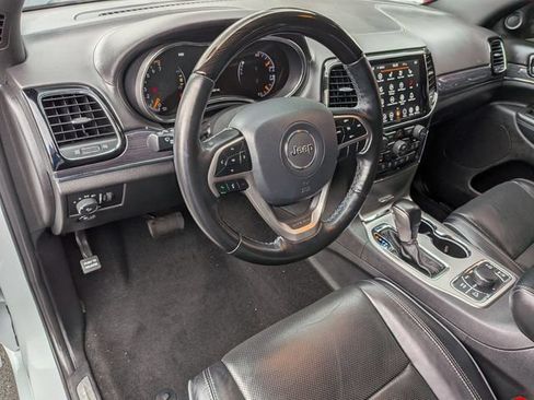 Certified 2020 Jeep Grand Cherokee Overland AWD/4WD image 11