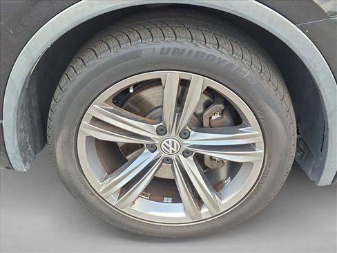 Used 2018 Volkswagen Tiguan SEL w/ R-Line Package FWD image 21