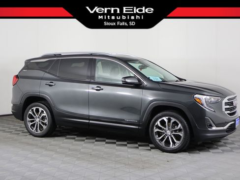 Used 2021 GMC Terrain SLT image 1