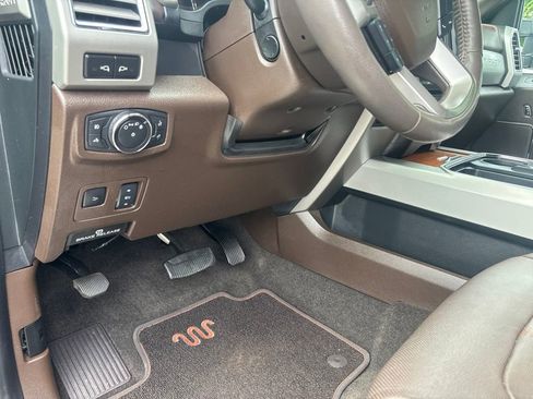 Used 2017 Ford F250 King Ranch w/ FX4 Off-Road Package AWD/4WD image 16