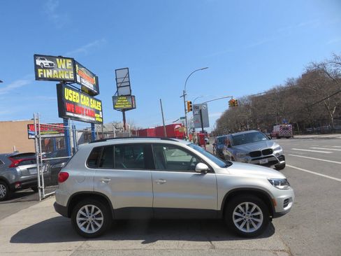 Used 2015 Volkswagen Tiguan S image 9