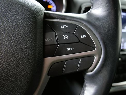 Used 2022 Jeep Grand Cherokee Laredo X AWD/4WD image 23