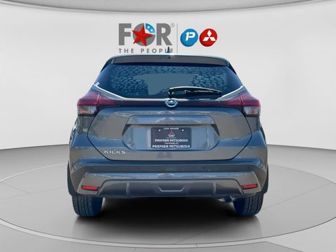 Used 2021 Nissan Kicks S FWD image 4