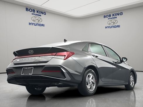 New 2026 Hyundai Elantra SE FWD image 23