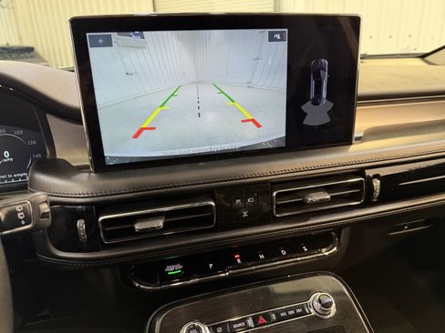 Used 2023 Lincoln Nautilus AWD w/ Premium Package image 18