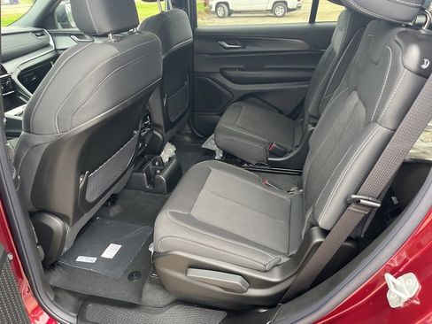 New 2025 Jeep Grand Cherokee L Laredo image 17