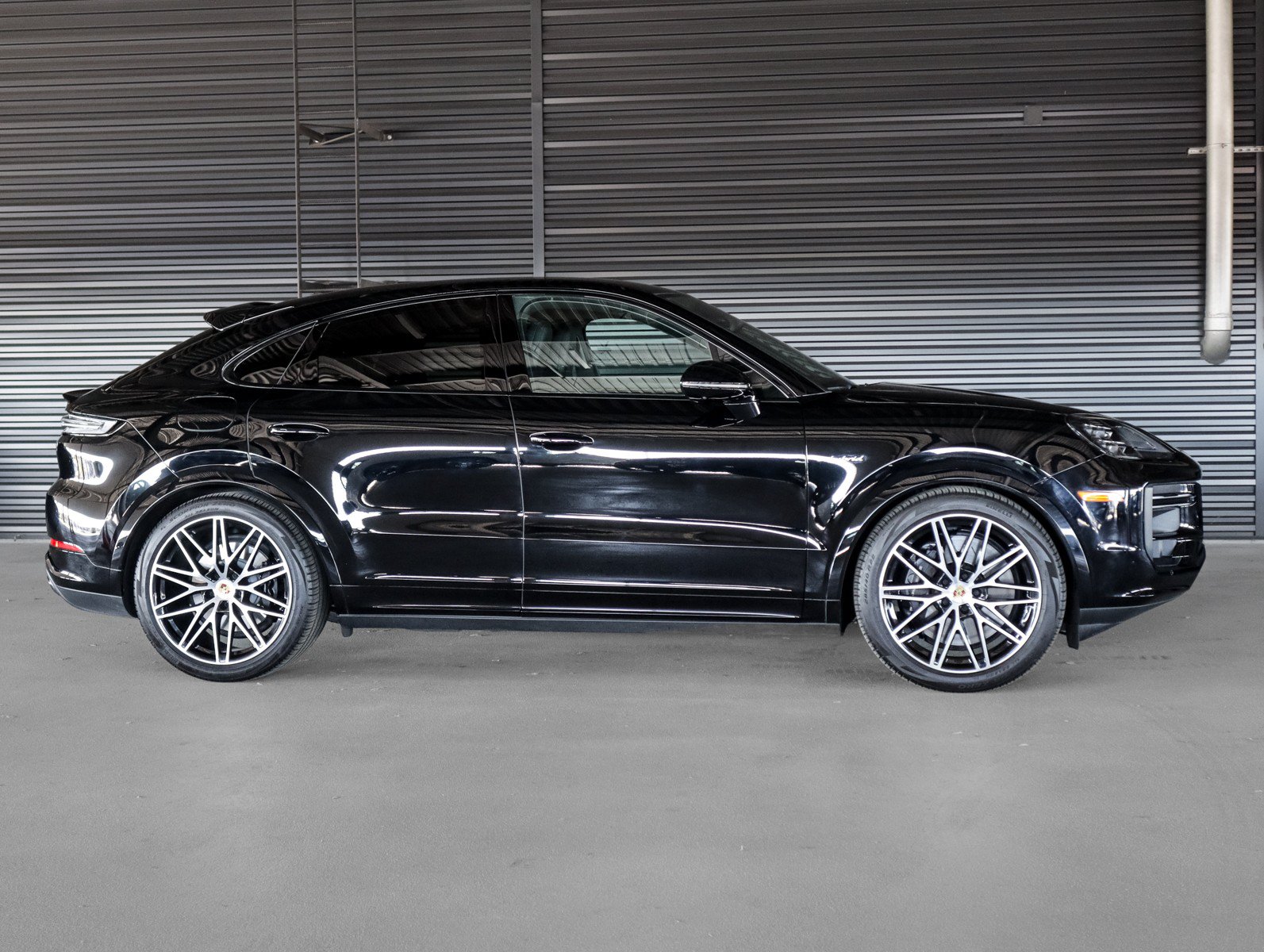 Certified 2024 Porsche Cayenne Turbo AWD/4WD image 12