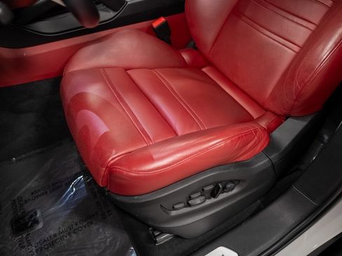 Used 2023 Porsche Cayenne Platinum Edition image 31