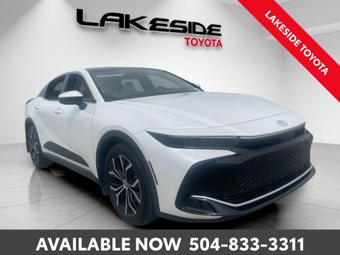 Used 2023 Toyota Crown Limited image 8