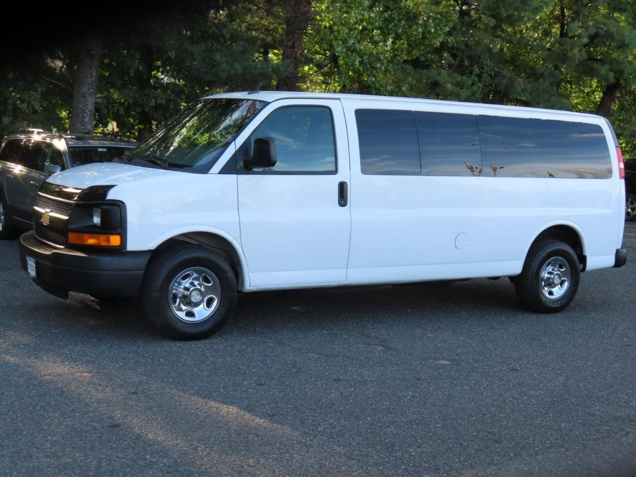 Used 2015 Chevrolet Express 3500 LS RWD image 2