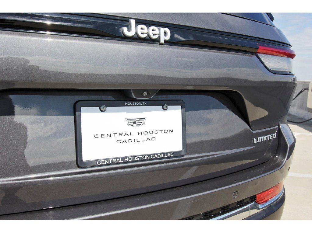 Used 2024 Jeep Grand Cherokee Limited AWD/4WD image 30