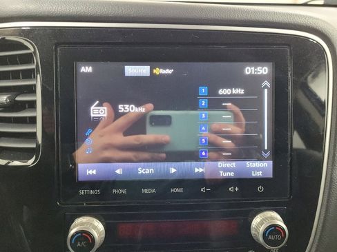 Used 2020 Mitsubishi Outlander SE image 25