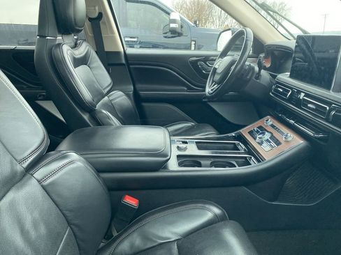 Used 2020 Lincoln Aviator Reserve w/ Equipment Group 202A image 8