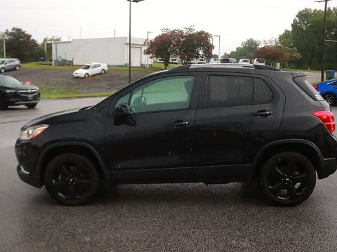 Used 2018 Chevrolet Trax Premier w/ Midnight Edition AWD/4WD image 4