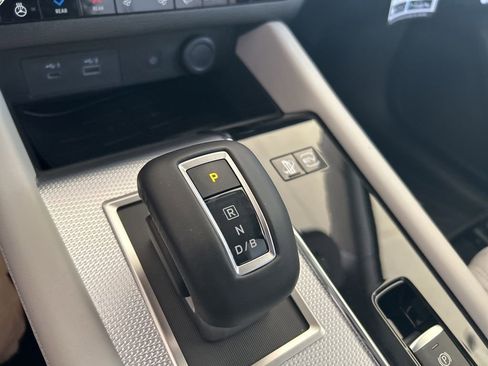 New 2025 Mitsubishi Outlander SEL image 8