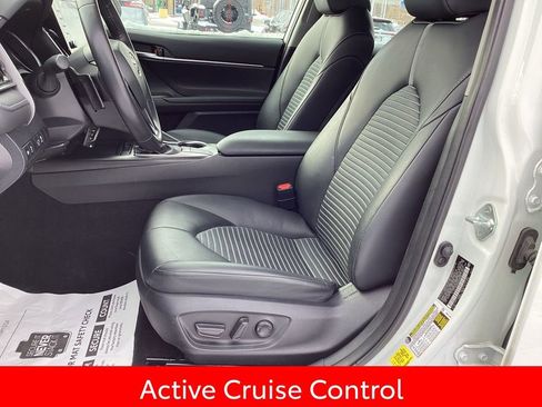 Used 2024 Toyota Camry SE image 11