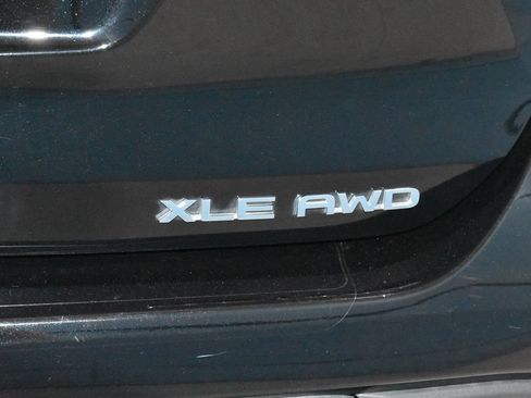 Used 2022 Toyota Highlander XLE AWD/4WD image 35