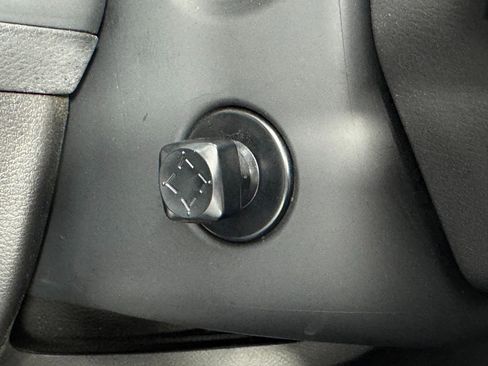 Used 2017 INFINITI Q60 3.0t Sport image 18