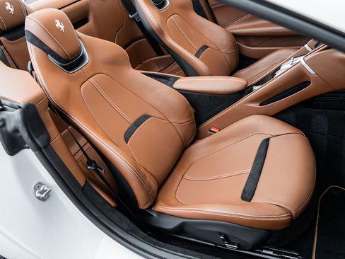 Used 2024 Ferrari Roma Spider image 35