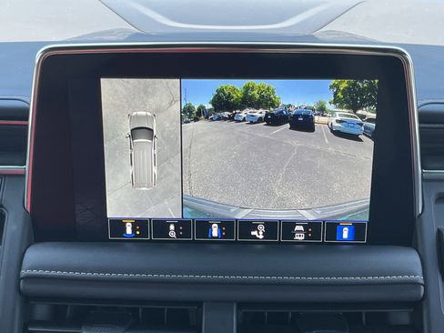 Used 2023 GMC Yukon SLT w/ SLT Premium Package RWD image 8