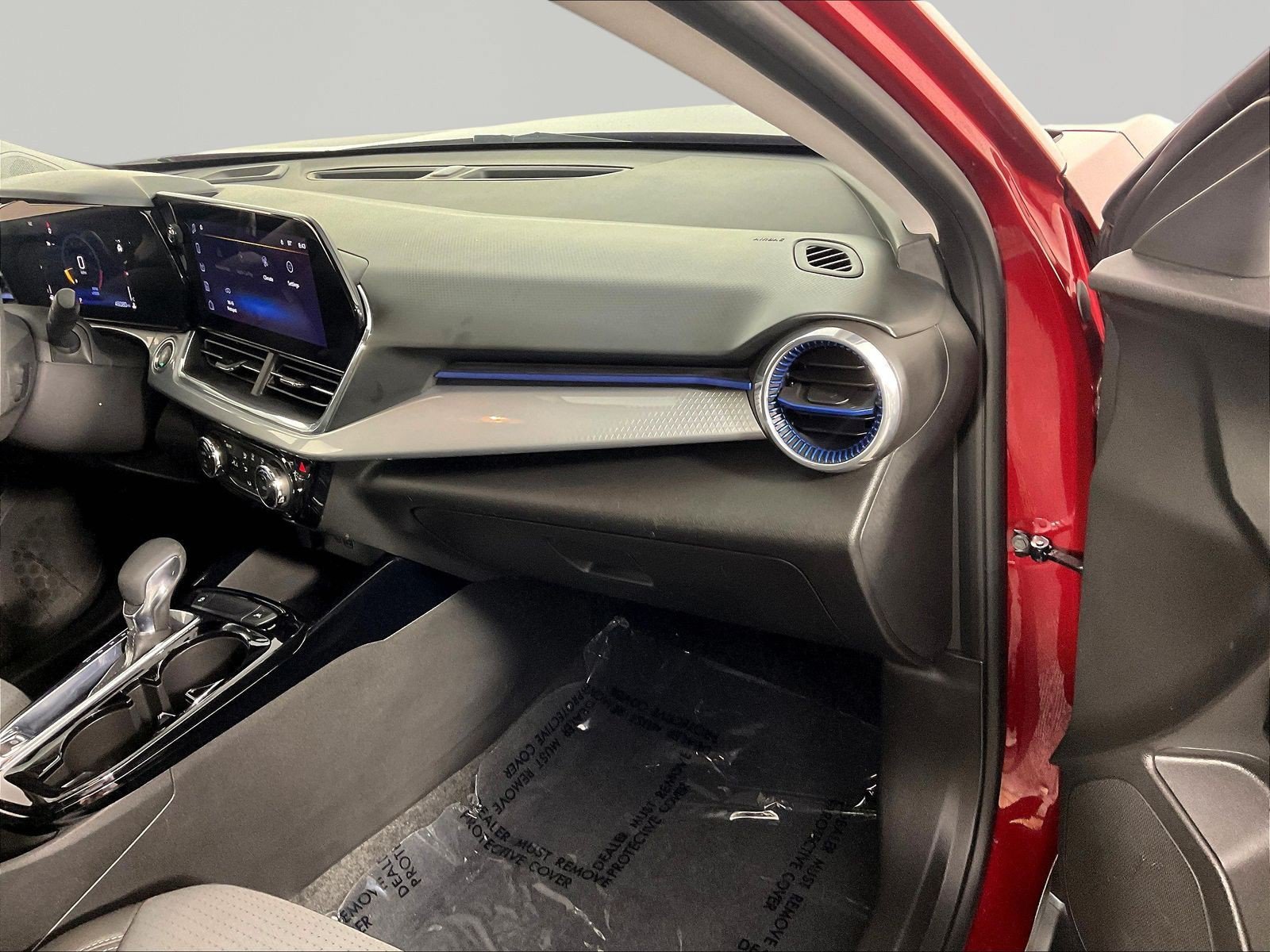 Used 2025 Chevrolet Trax LT FWD image 25