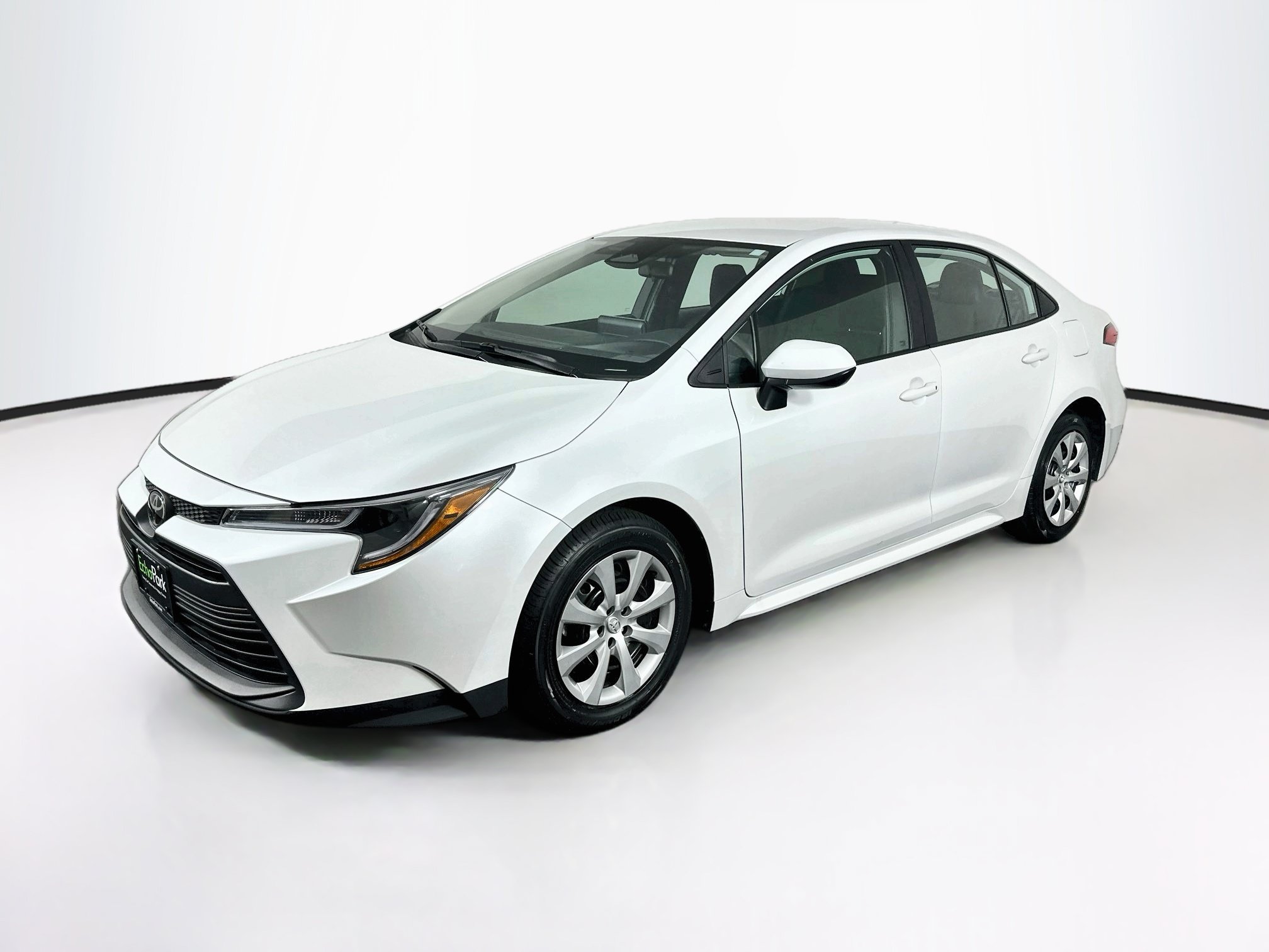 Used 2025 Toyota Corolla LE FWD image 3