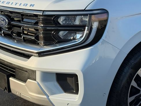 Used 2025 Ford Expedition Platinum AWD/4WD image 10