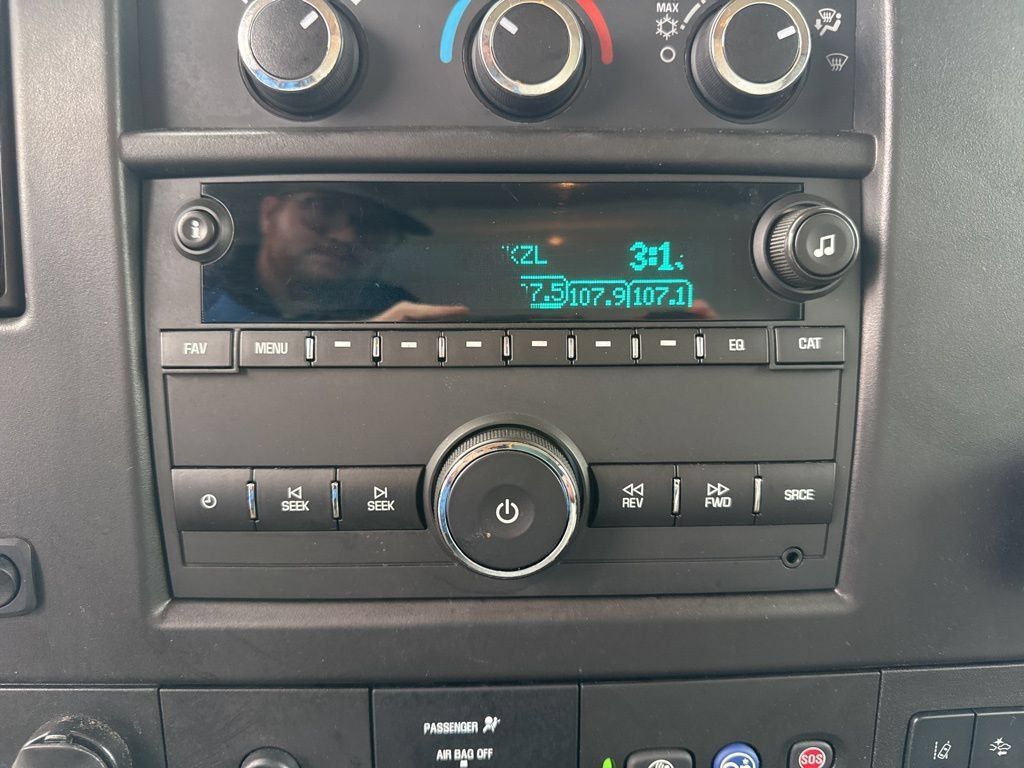 Used 2024 Chevrolet Express 3500 w/ Power Convenience Package RWD image 15