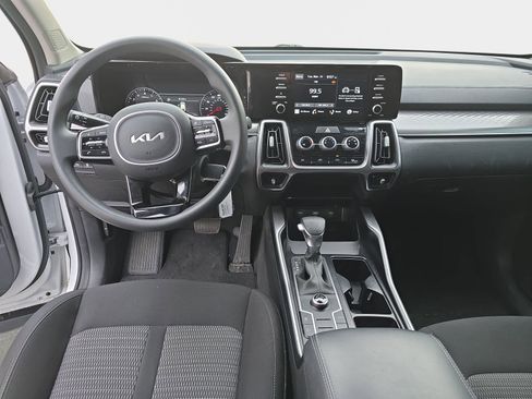 Used 2023 Kia Sorento LX image 12
