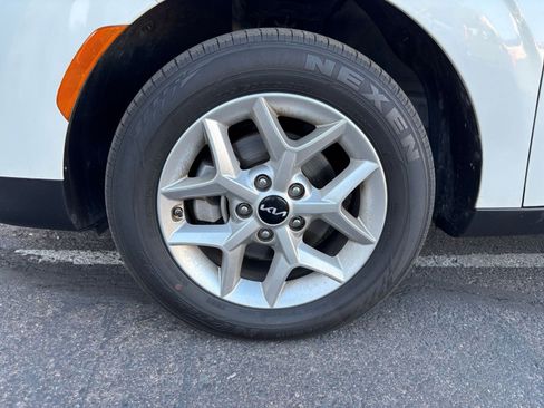 Used 2025 Kia Soul LX w/ LX Technology Package FWD image 28