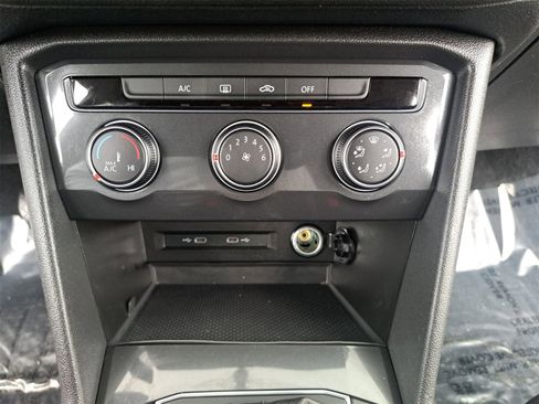 Used 2021 Volkswagen Tiguan S image 23