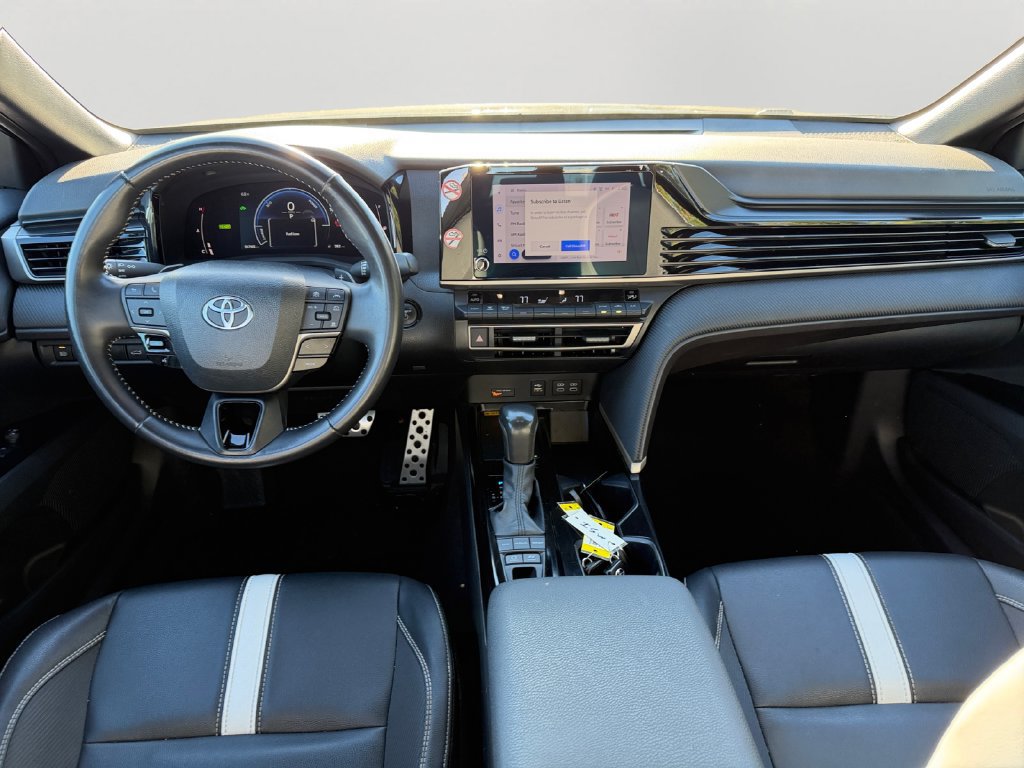 Used 2025 Toyota Camry Hybrid FWD image 15