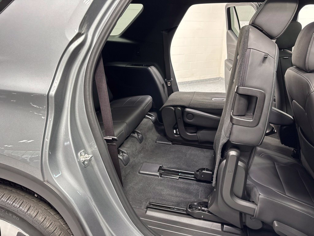 Used 2023 Chevrolet Traverse LT w/ LT Premium Package AWD/4WD image 47