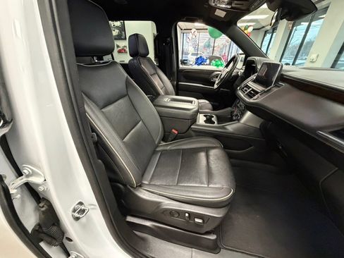 Used 2023 Chevrolet Suburban Premier image 38
