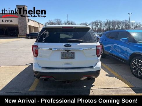 Used 2018 Ford Explorer XLT w/ Equipment Group 202A AWD/4WD image 4