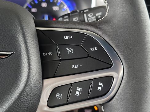 New 2026 Chrysler Pacifica Select FWD image 23